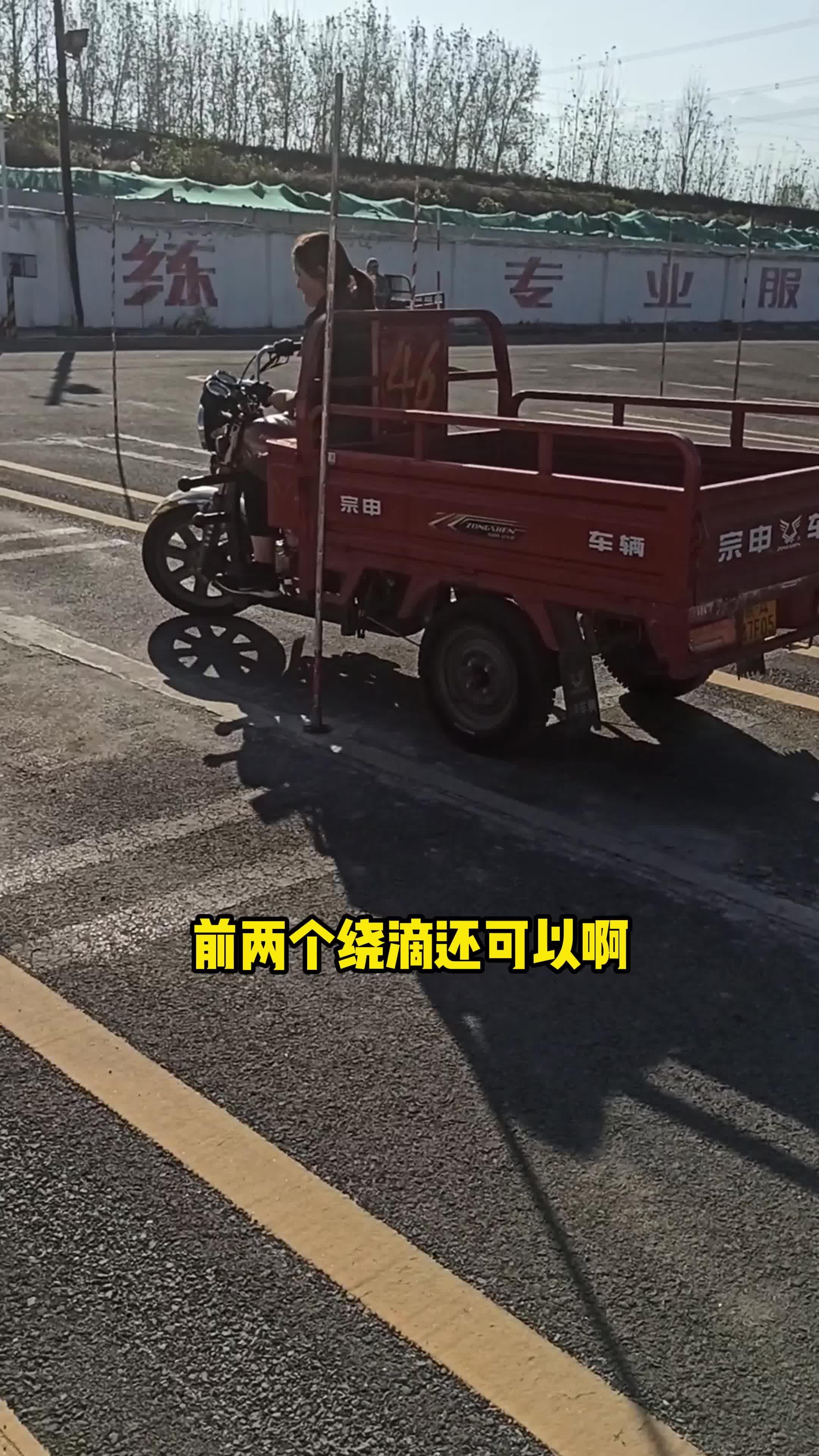 教练现场指导细节，队员瞬间改进技术